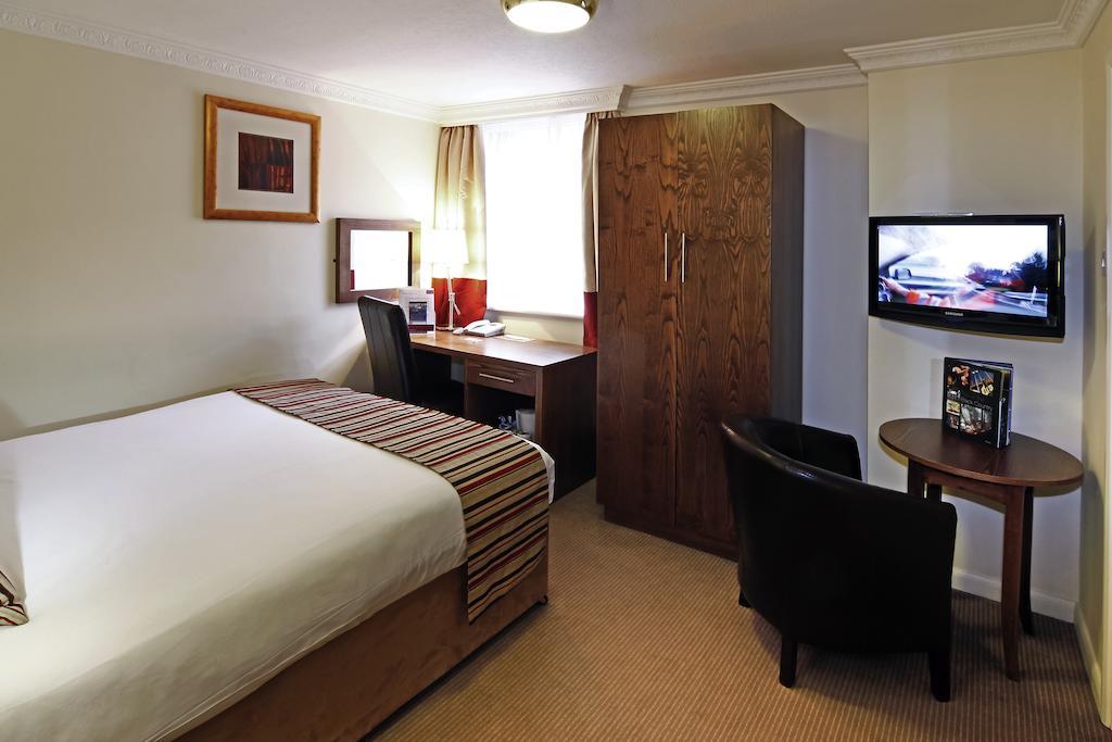 Wolverhampton Goldthorn Hotel Exterior photo